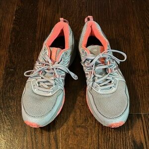 ASICS Women Gel Venture 8 size 9